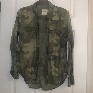 EUC medium Abercrombie & Fitch cami button down